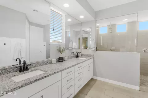 2815 E Tina Dr, Phoenix, AZ 85050 photo 16