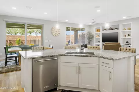 2815 E Tina Dr, Phoenix, AZ 85050 photo 11