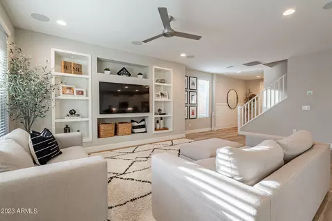2815 E Tina Dr, Phoenix, AZ 85050 photo 13