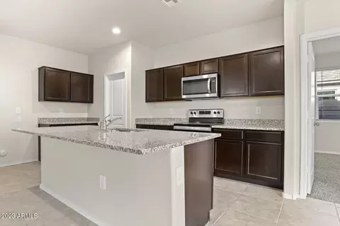 18633 W Desert Hollow Dr, Surprise, AZ 85387 photo 10