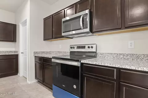 18633 W Desert Hollow Dr, Surprise, AZ 85387 photo 14