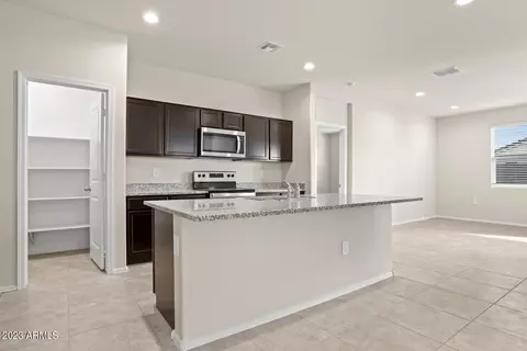18633 W Desert Hollow Dr, Surprise, AZ 85387 photo 6