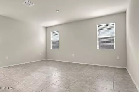 18633 W Desert Hollow Dr, Surprise, AZ 85387 photo 5