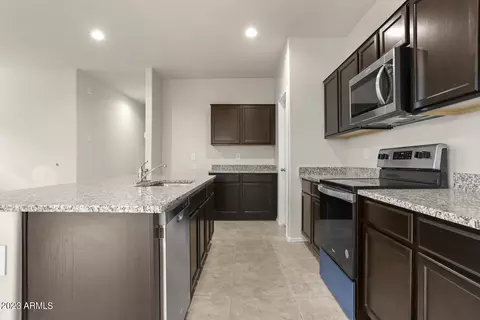 18633 W Desert Hollow Dr, Surprise, AZ 85387 photo 11