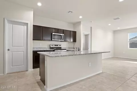 18633 W Desert Hollow Dr, Surprise, AZ 85387 photo 7