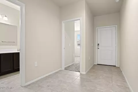 18633 W Desert Hollow Dr, Surprise, AZ 85387 photo 3