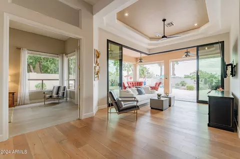 925 E Desert Flower Ln, Phoenix, AZ 85048 photo 8