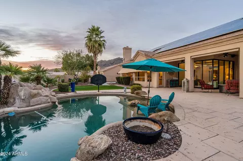 925 E Desert Flower Ln, Phoenix, AZ 85048 photo 2