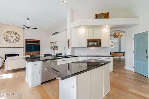 925 E Desert Flower Ln, Phoenix, AZ 85048 photo 13