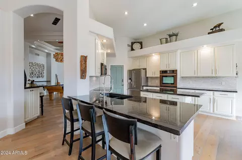 925 E Desert Flower Ln, Phoenix, AZ 85048 photo 3