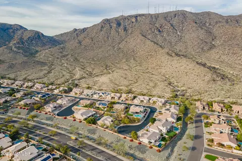 925 E Desert Flower Ln, Phoenix, AZ 85048 photo 5