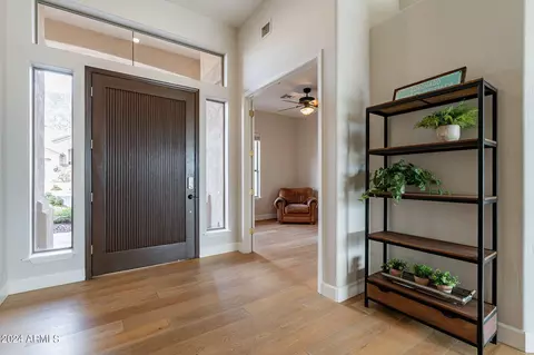 925 E Desert Flower Ln, Phoenix, AZ 85048 photo 6