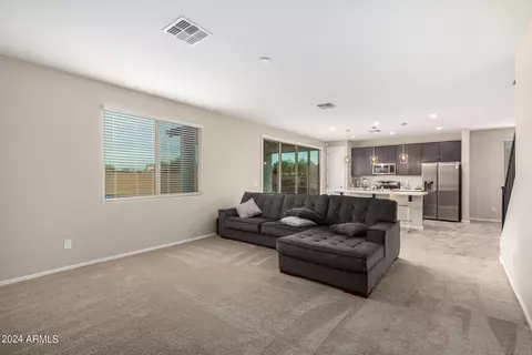 Living - 3207 S 75th Dr, Phoenix, AZ 85043 photo 1 of 5