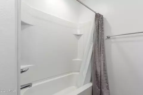 Bath - 3207 S 75th Dr, Phoenix, AZ 85043 photo 5 of 5