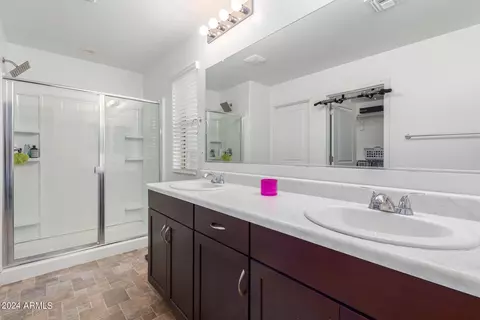 Bath - 3207 S 75th Dr, Phoenix, AZ 85043 photo 1 of 5