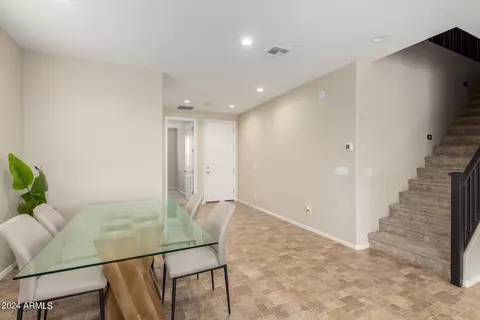 Dining - 3207 S 75th Dr, Phoenix, AZ 85043 photo 2 of 2
