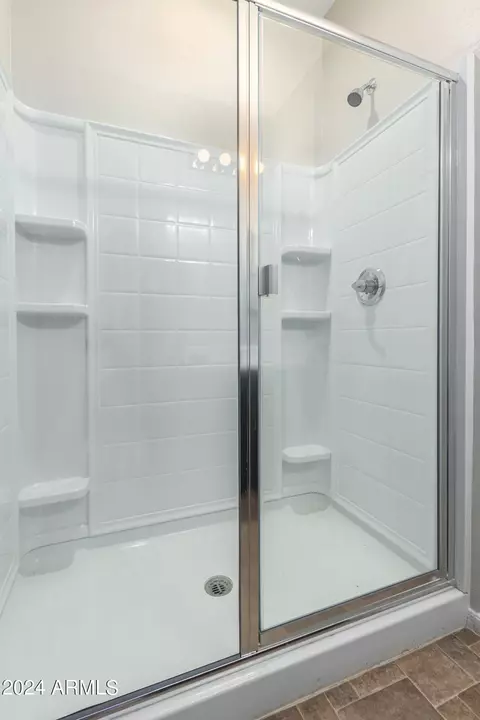 Bath - 3207 S 75th Dr, Phoenix, AZ 85043 photo 3 of 5