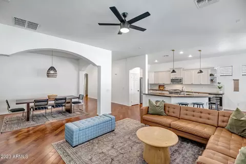 2516 W Laredo Ln, Phoenix, AZ 85085