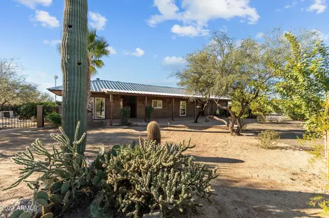 27125 S Bullard Dr, Congress, AZ 85332