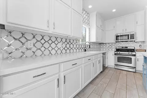 Kitchen - 11109 E Quartet Ave E, Mesa, AZ 85212 photo 4 of 5