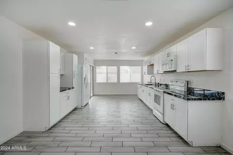 4982 W Villa Rita Dr, Glendale, AZ 85308