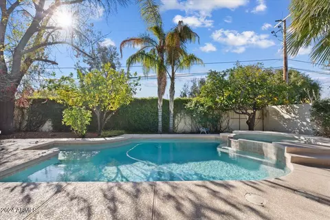 225 Echo Ln, Phoenix, AZ 85020 photo 26