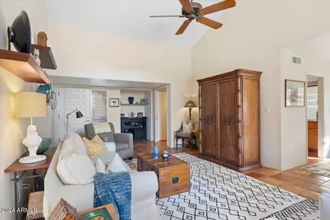 225 Echo Ln, Phoenix, AZ 85020 photo 4