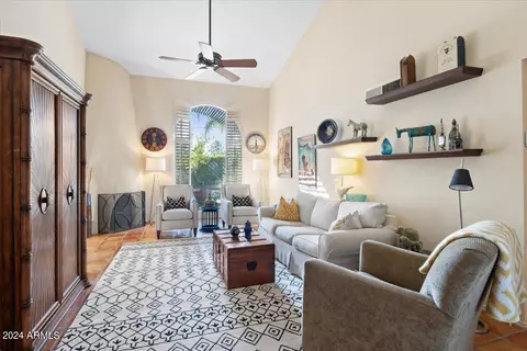 225 Echo Ln, Phoenix, AZ 85020