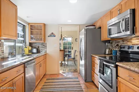 225 Echo Ln, Phoenix, AZ 85020 photo 8