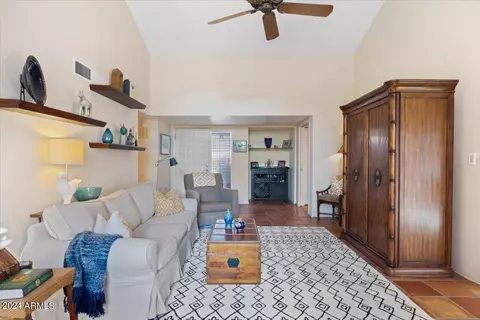225 Echo Ln, Phoenix, AZ 85020 photo 3