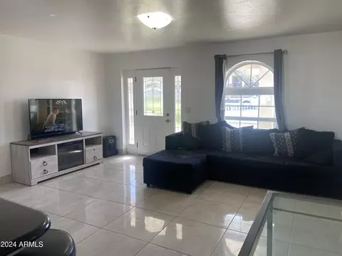 2034 E Vineyard Rd, Phoenix, AZ 85042 photo 8