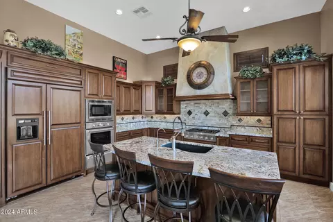 8042 E Sugarloaf Cir, Mesa, AZ 85207