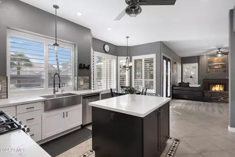 16018 S 7th Dr, Phoenix, AZ 85045 photo 16