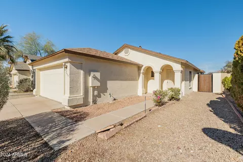 7032 W Caron Dr, Peoria, AZ 85345