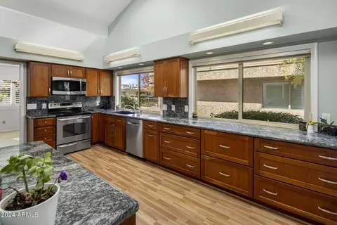 8155 E Del Caverna Dr, Scottsdale, AZ 85258