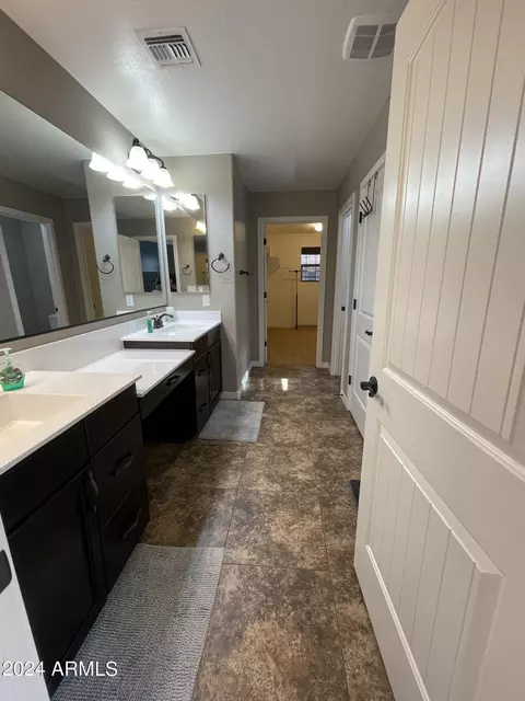 Bath - 1658 S Roles Dr, Gilbert, AZ 85295 photo 3 of 7