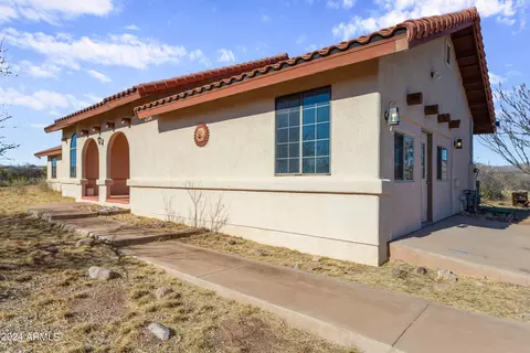 556 E Mulberry Ln, Bisbee, AZ 85603 photo 2