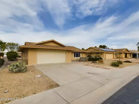 10736 W El Capitan Cir, Sun City, AZ 85351