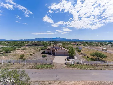 9407 S Springtail Dr, Hereford, AZ 85615