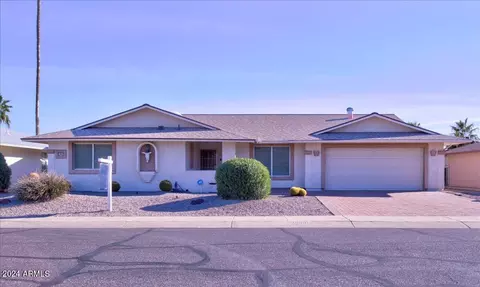 19801 N Willow Creek Cir, Sun City, AZ 85373