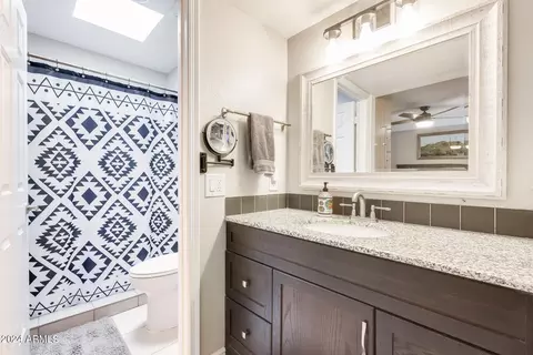 Bath - 16630 N 30th Ave, Phoenix, AZ 85053 photo 1 of 3