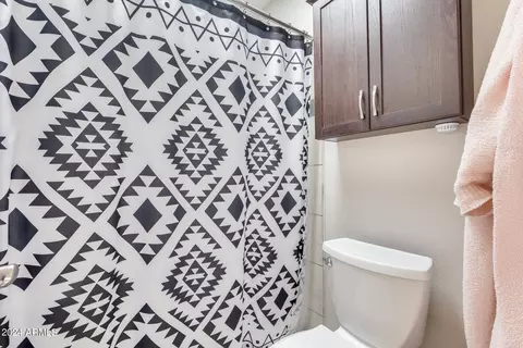 Bath - 16630 N 30th Ave, Phoenix, AZ 85053 photo 2 of 3