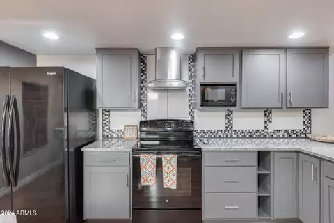Kitchen - 16630 N 30th Ave, Phoenix, AZ 85053 photo 3 of 5