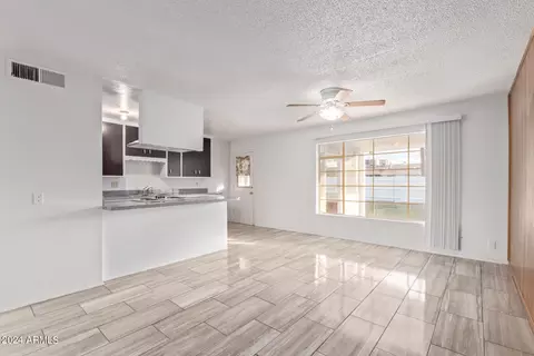 4237 W Stella Ln, Phoenix, AZ 85019 photo 10