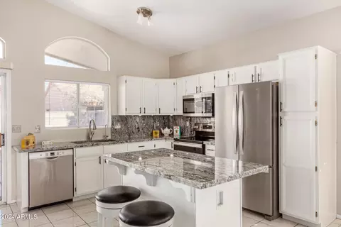 1028 W Glenmere Dr, Chandler, AZ 85224