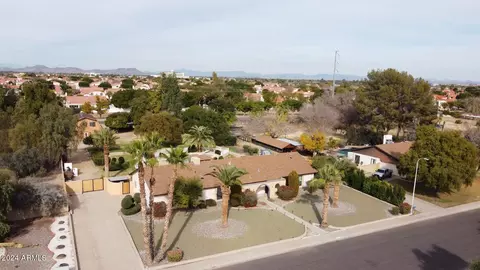 5762 W Shaw Butte Dr, Glendale, AZ 85304