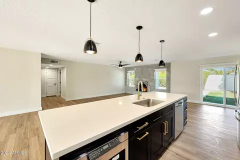 2502 E Mescal St, Phoenix, AZ 85028 photo 9