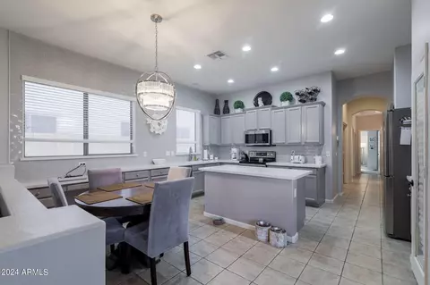 Kitchen - 3290 E Bridgeport Pkwy, Gilbert, AZ 85295 photo 1 of 3
