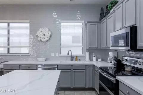 Kitchen - 3290 E Bridgeport Pkwy, Gilbert, AZ 85295 photo 2 of 3