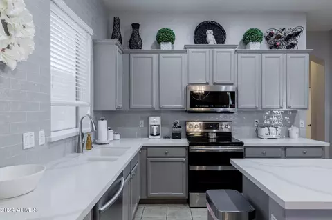 Kitchen - 3290 E Bridgeport Pkwy, Gilbert, AZ 85295 photo 3 of 3